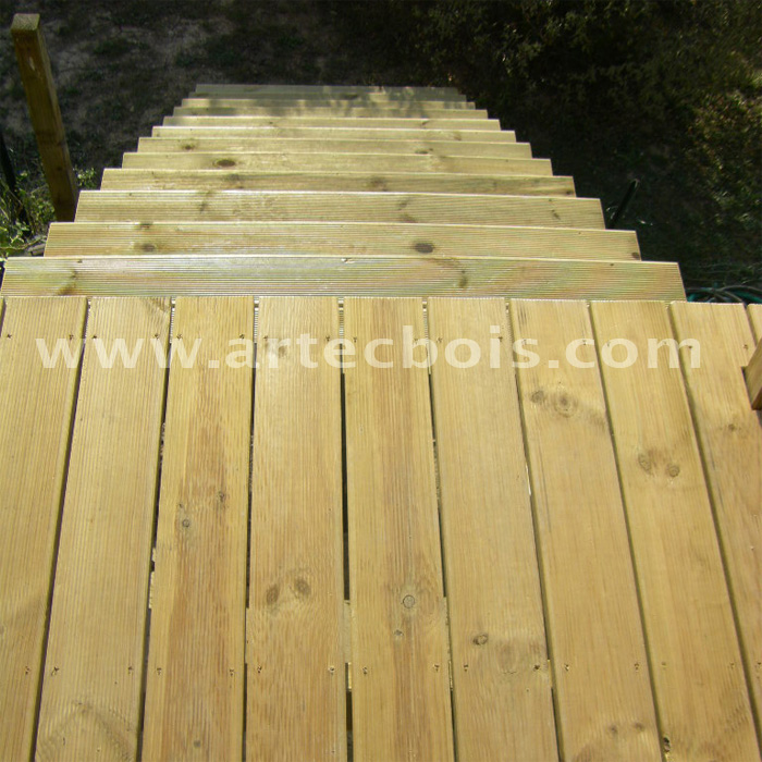 escalier de jardin en bois, marches en lames de terrasse, bois résineux classe 3 spécial extérieur vis inox